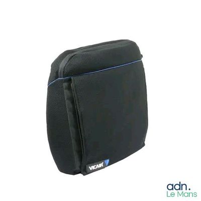 un sac noir orné d'une ligne bleue