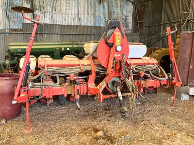 une image représentant un tracteur équipé d'une charrue