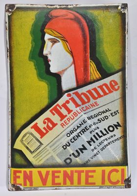 La tribune Plaque émaillée bombée, signée F. Martin, émail E…