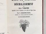 un livre ouvert sur lequel figure l'image d'une grappe de raisin
