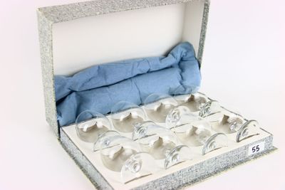 une boîte ouverte contenant tout un tas de beignets