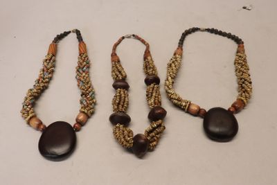 Trois colliers souvenir de voyage - Côte d'Ivoire