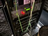 une machine qui se trouve dans le coin d'une pièce