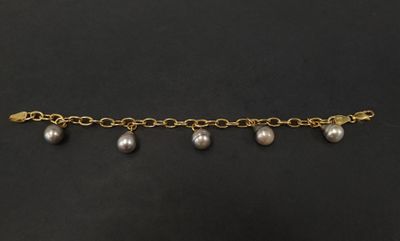 Bracelet gourmette en or jaune 18K (750‰) retenant cinq perl…