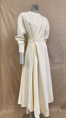 the back of a white dress on a mannequin mannequin mannequin mannequin mannequin mannequin mannequin mannequin