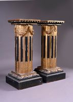Paire de gaines en bois noirci et doré, figurant des colonne… (photo 2)