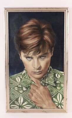 tableau représentant une femme vêtue d'un t-shirt vert, la main posée sur la poitrine