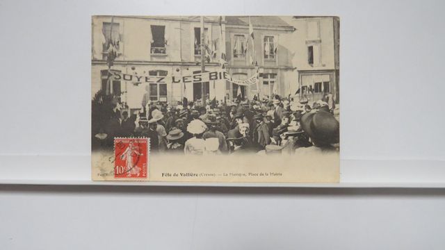 Vallière : Fête. La Musique, Place de la Mairie. TBE. Carte très ...