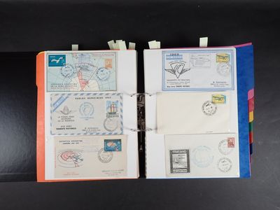 1 classeur vert de plus de 280 lettres et cartes, entiers PO…