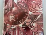 un gros plan sur un livre sur lequel figure l'image d'une ville