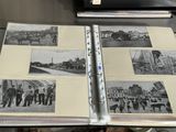 plusieurs photos en noir et blanc représentant des personnes et des animaux posées sur une table