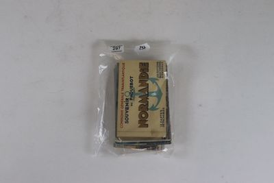 1 pochette : 1 carnet Souvenir du PAQUEBOT NORMANDIE ( 12 ca…