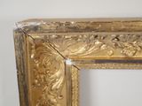 a picture of a gold picture frame on the wall