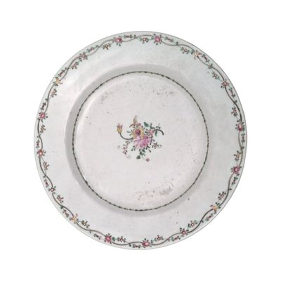 CHINE Compagnie des Indes Assiette en porcelaine à décor fam…