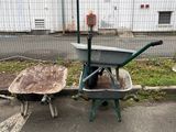une brouette et une autre brouette sur un parking