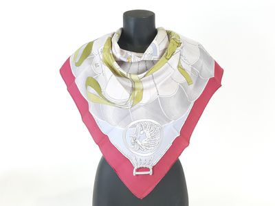 LR Paris, foulard en soie dans son emboitage