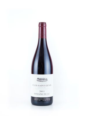 une bouteille de vin rouge sur fond blanc