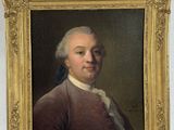 portrait d'un homme vêtu d'un manteau marron et d'une chemise à col blanc