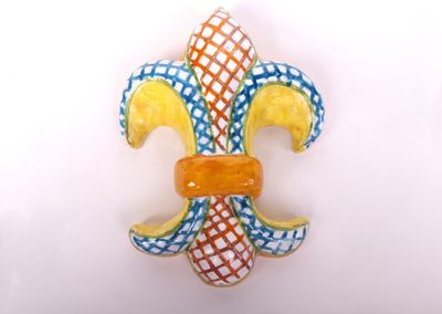 a colorful fleur de lis decoration on the wall