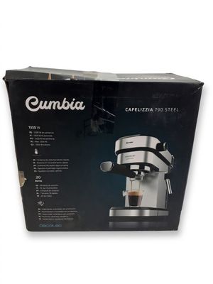 Gros plan sur la boîte d'une cafetière sur fond blanc