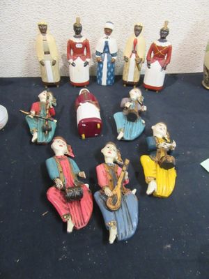 many figurines that are sitting on a table