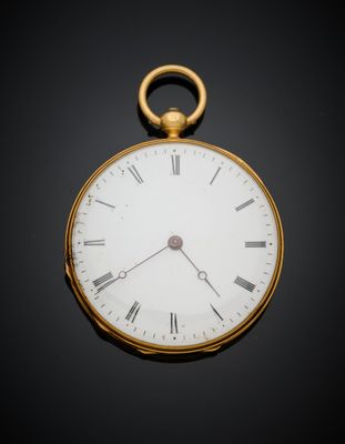 une montre de poche ancienne en or avec des chiffres romains sur le cadran