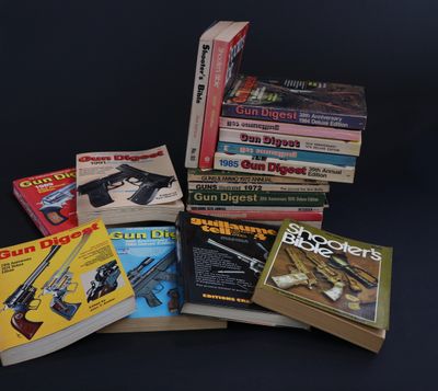 Lot de livres Gun Digest, Guillaume Tell, Guns & Ammo.