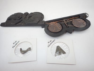 une photo d'une paire de roues et d'une paire de roues