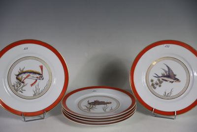 trois assiettes sur lesquelles sont représentés des oiseaux