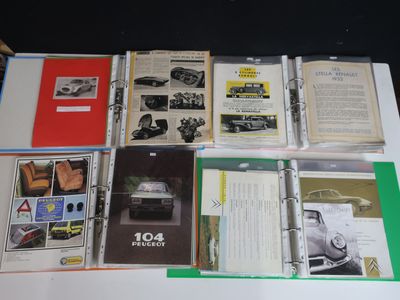 un grand nombre de livres posés sur une table