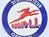 une photo d'un panneau « Radio en panne » accroché au mur
