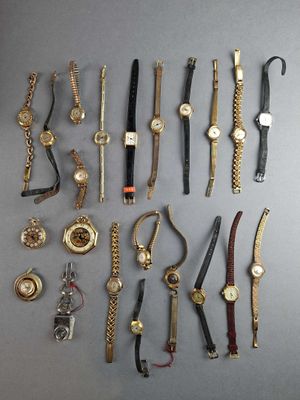 many different types of watches on display on a table