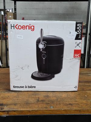 emballage d'une cafetière noire posée sur une table en bois