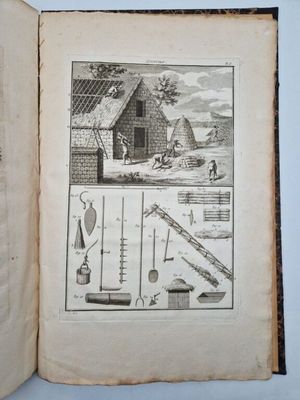 un vieux livre sur lequel figure l'image d'une ferme et d'outils