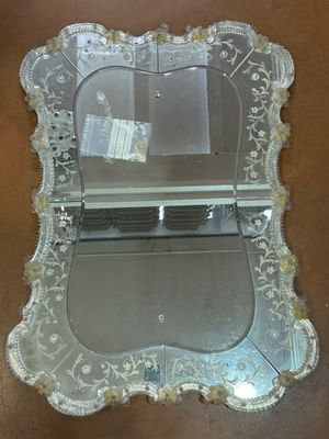 MURANO. MIROIR D'APPLIQUE A PARECLOSES en verre moulé teinté…