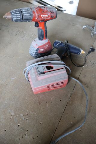 HILTI SF 180-a – Perceuse-visseuse avec batterie et chargeur. Non...