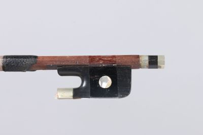 Archet de violoncelle de l'école de BAZIN, signé "Paul Mange…