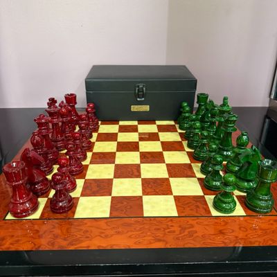Jeu d'echec GARRY KASPAROV bois peint rouge et vert avec boi…