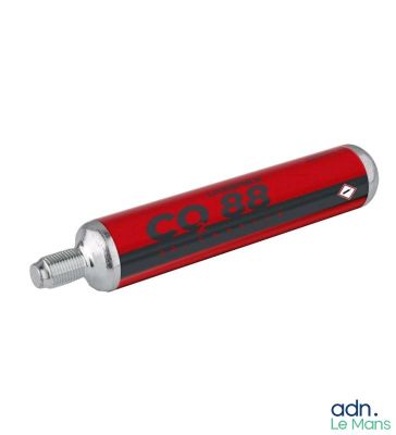 un gros plan d'un briquet rouge sur fond blanc