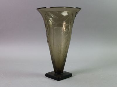 a glass vase that is sitting on a black stand