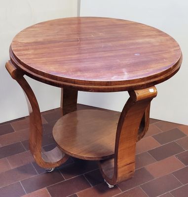 GUERIDON rond en bois de placage, avec petite tablette d'ent…