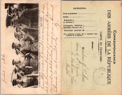 une vieille carte postale sur laquelle figure la photo d'un groupe de personnes