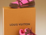 baskets Louis Vuitton roses et marron