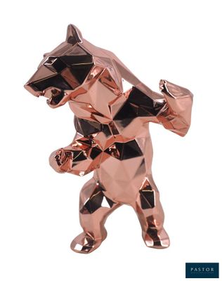 une photo d'une statue d'ours en cuivre