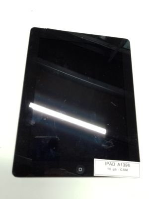 une photo d'une tablette posée sur une table