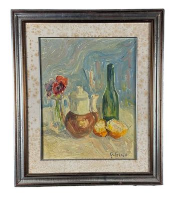 peinture à l'huile encadrée représentant une nature morte composée de fleurs et de bouteilles posées sur une table