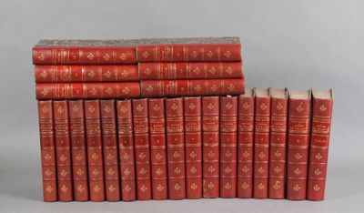une pile de livres rouges empilés les uns sur les autres