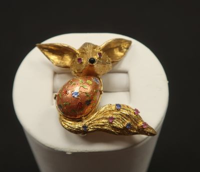 an image of a ring with a gold colored animal sitting on top of a white ring holder