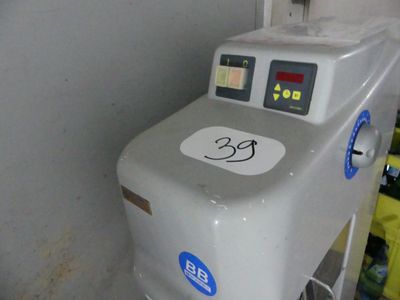 l'image d'une machine installée dans une pièce