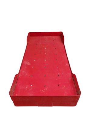 Marc BERTHIER (né en 1935), lit en fibre de verre, 30 x 191.